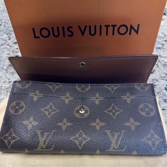 Authentic LV wallet - Picture 11 of 11